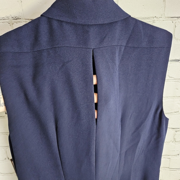 TAHARI | Kyle navy crepe sleeveless keyhole back shirt dress - Picture 4 of 11
